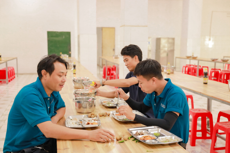 Hình ảnh khách hàng - Suất Ăn Công Nghiệp Hoàng Kim - Công Ty TNHH Một Thành Viên Suất Ăn Công Nghiệp Hoàng Kim